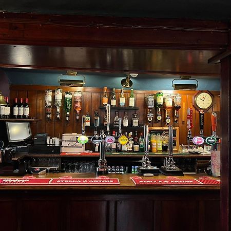 Roebuck Inn สตีเวนิจ ภายนอก รูปภาพ