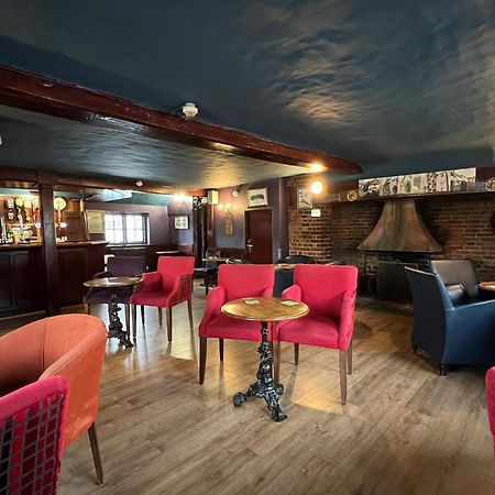 Roebuck Inn สตีเวนิจ ภายนอก รูปภาพ