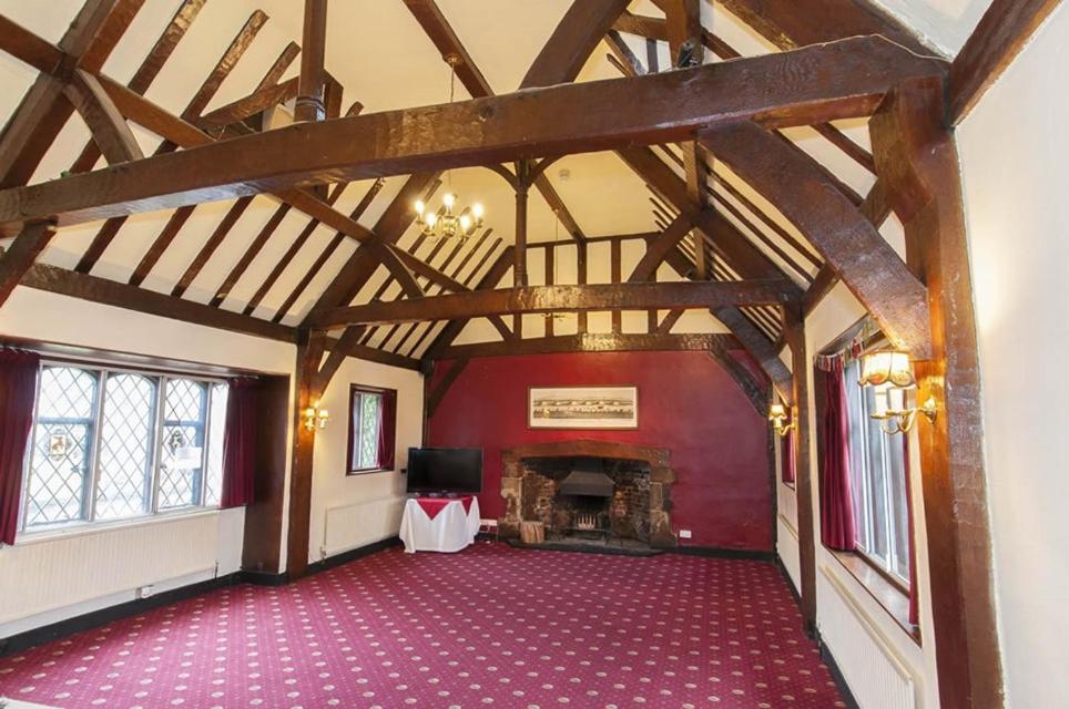 Roebuck Inn สตีเวนิจ ภายนอก รูปภาพ